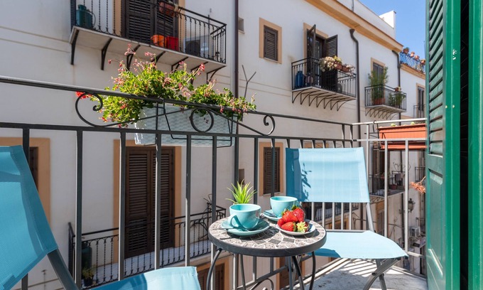 Centro Storico Apartamento | COZY SICILIAN STYLE APARTMENT in town center -BRIARIA-