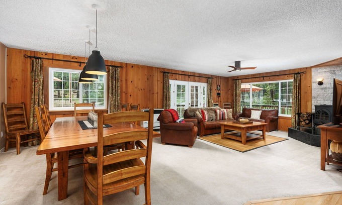 Sierra Cedars Cabina | Cozy, single level near the lake w/ BOAT Parking!