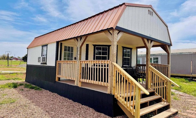 Stillwater Cabaña | Cozy single room cottage with private bathroom and kitchenette. Perfect Getaway