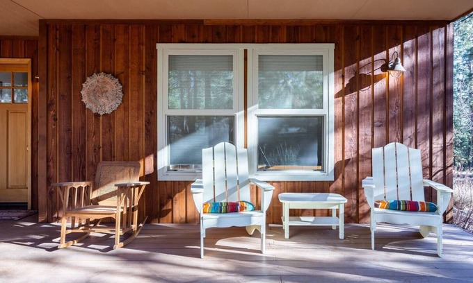 Westbrook Meadows Cabina | Cozy Ski Retreat Bend Oregon - Hot Tub, Wi-Fi, trail access