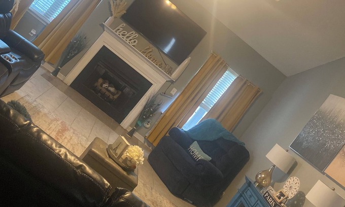 Florence Casa | Cozy Southern Brick Home! Perfect for A Vacation Home away from Home!