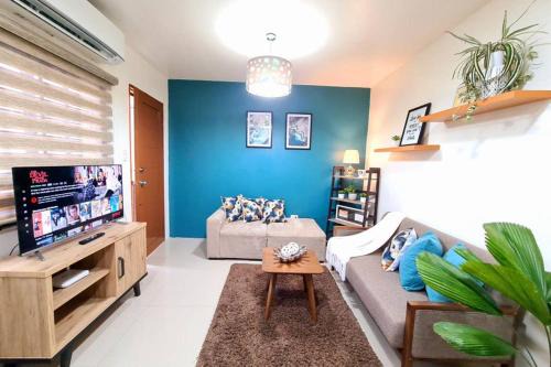 Pallocan Apartamento | Cozy Space Near SM with Netflix and Fiber WiFi