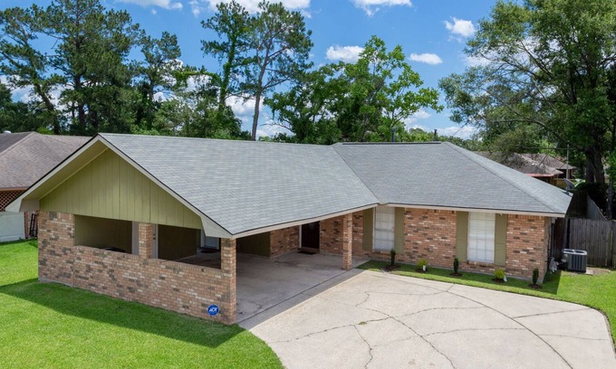 Park Forest - LA North Casa | Cozy spacious 3 bedroom 2 bathroom home.