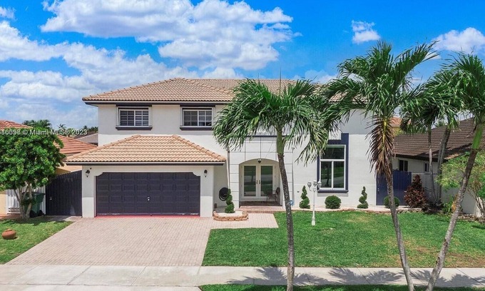 Richmond West Casa | Cozy, spacious and peaceful 4-bedroom, the perfect place to unwind and relax