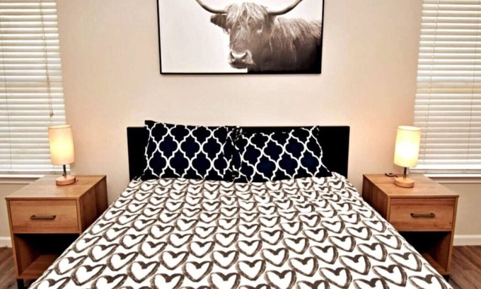 Austin Casa | Cozy Spacious Corporate Housing 4 BR|2.5 Bath|Loft|Office|Near Tesla