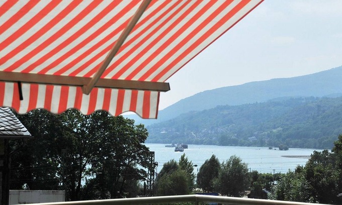 Mainz-Bingen Apartamento | Acogedor y amplio apartamento vacacional con gran balcón, vistas al Rin y piano