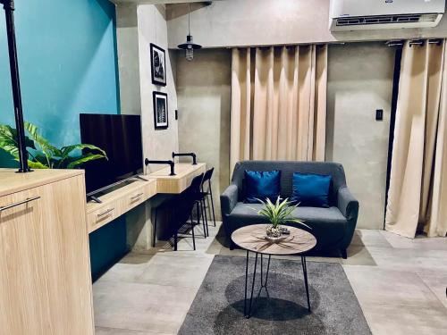 Kaunlaran Apartamento | Cozy Spacious Pet Friendly Unit with Netflix Pool Gym