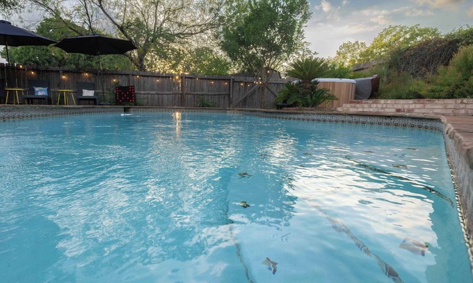 Great Northwest Casa | Cozy Spur - Close to Lackland, Pool, Hot tub & Games