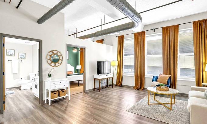Mission Apartamento | Cozy Stay Power Light Area Pool w Free Parking