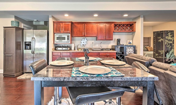 Steger Apartamento | Cozy Steger Apartment w/ Patio: 30 Mi to Chicago!