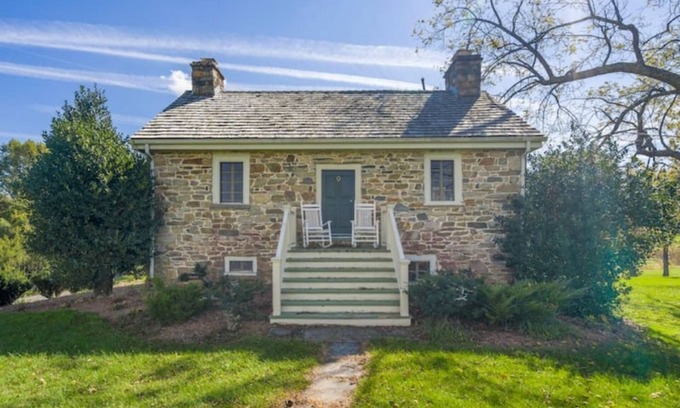 Round Hill Cabaña | Cozy Stone Cottage in Round Hill, VA