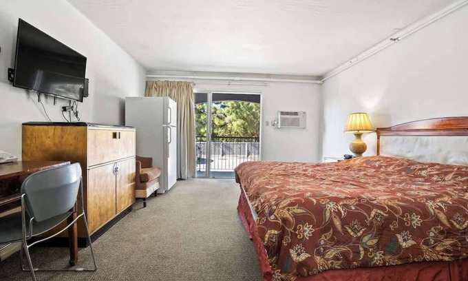 Fremont Casa | (Cozy studio, 1BR, 1BA, No kitchen)