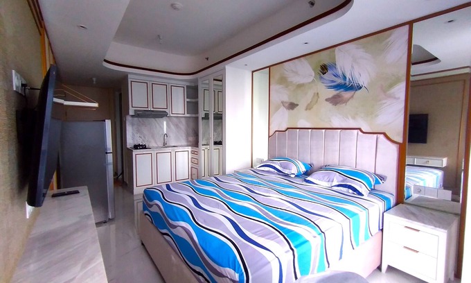 Surabaya Apartamento | Cozy studio apartment above Pakuwon Mall Surabaya w/ WiFi and Netflix to chill.