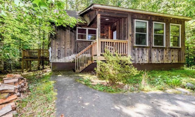 Townsend Apartamento | Cozy studio cabin with a nice jetted tub and a wood burning fireplace