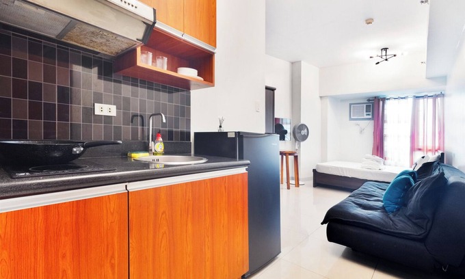 San Lorenzo Condominio | Cozy studio condo with WiFi, AC in beautiful Makati