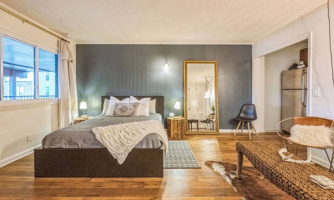 Melrose Apartamento | Cozy Studio for 2, Highly Walkable + Close to DT!