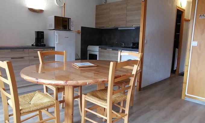 Saint-Jean-dʼAulps Apartamento | Estudio acogedor cerca de pistas con piscina y aparcamiento