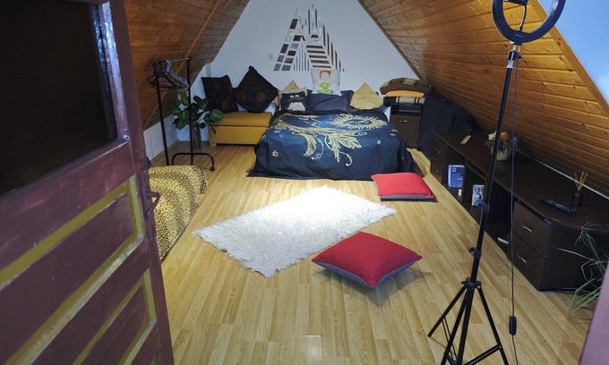 Brasov City Centre Apartamento | Cozy studio in brilliant Brașov with WiFi access