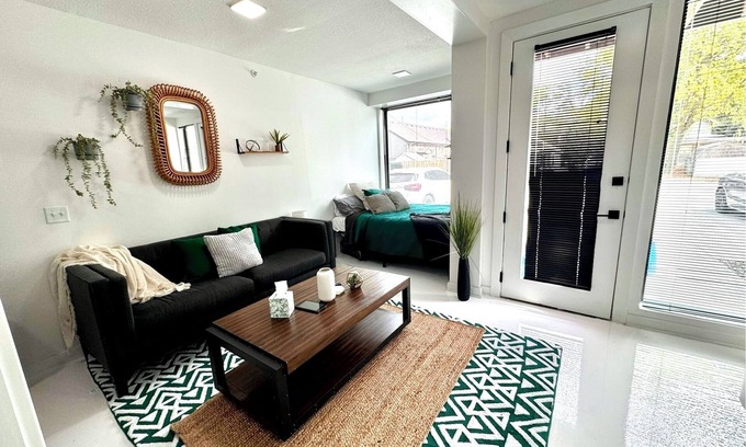 Midtown - Westport Apartamento | Cozy studio in charming Kansas City with AC, WiFi