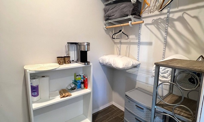 Lincoln Acres Apartamento | Cozy studio in fabulous Chula Vista with AC, WiFi, Washer and Dryer.