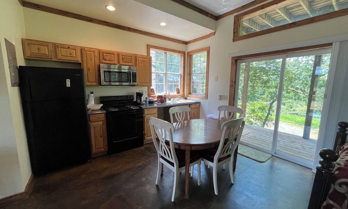 Tahlequah Apartamento | Cozy studio in serene Tahlequah with AC