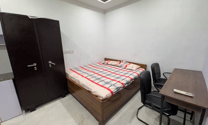 Old Rajinder Nagar Apartamento | Cozy studio in tranquil New Delhi with AC