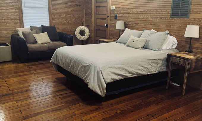 Evington Apartamento | Cozy studio rental situated between Bedford and Lynchburg Virginia