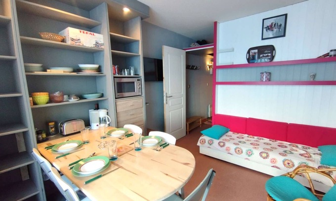 Piau Engaly Apartamento | Cozy Studio Sleeps 4 with Balcony, Ski Locker, and Elevator in Piau-Engaly