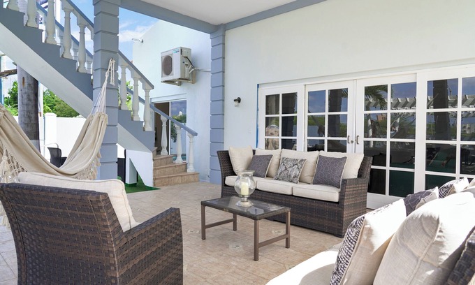 Washington Apartamento | Cozy Studio! Stay Homey with Garden and Pool.