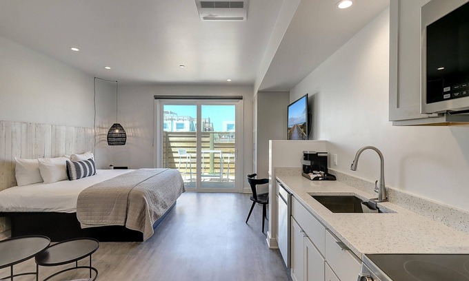 Corpus Christi Apartamento | Cozy Studio w/Private Patio, Private Walkable Beach Access & On-site Pool!