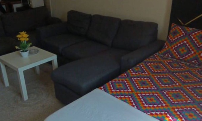 Deira Apartamento | Cozy studio with Ac, microwave in Dubai Deira naif