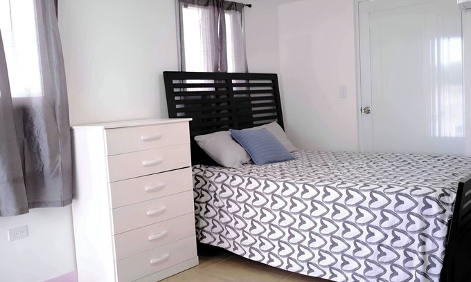 Santurce Apartamento | Cozy Studio with Balcony,, 15 mins walk to Beach