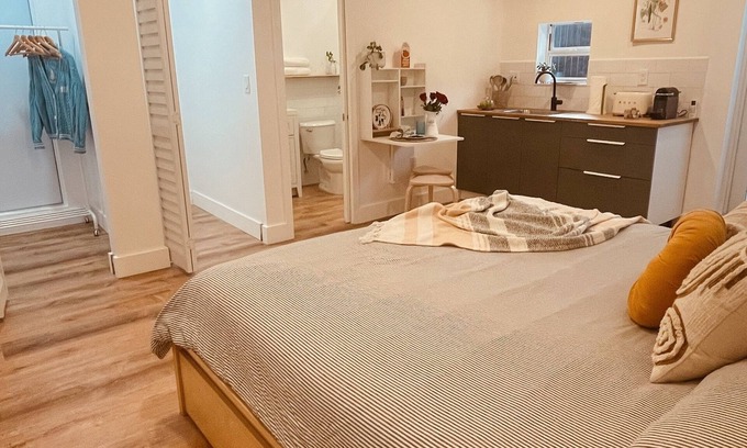 Kendale Lakes Apartamento | Cozy Studio with Lake View, cycling circuit and golf course at walking distance.