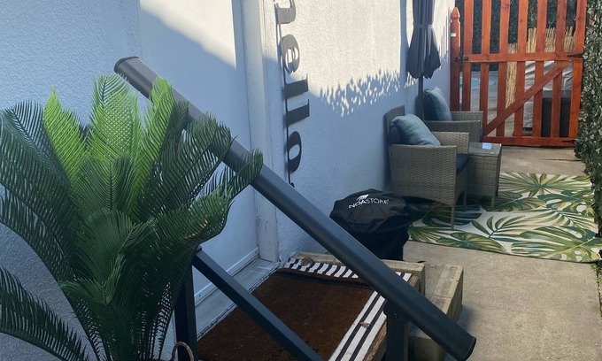 Buena Park Apartamento | COZY STUDIO WITH PRIVATE PATIO AND HEATED POOL