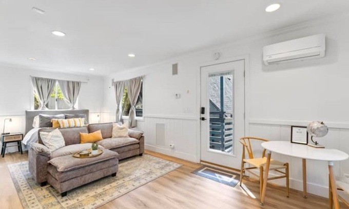 Lake Arrowhead Casa | Cozy Studio with Full Kitchen, Hot Tub & BBQ