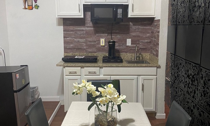 Cypress Apartamento | Cozy studio with WiFi and AC in peaceful Cypress