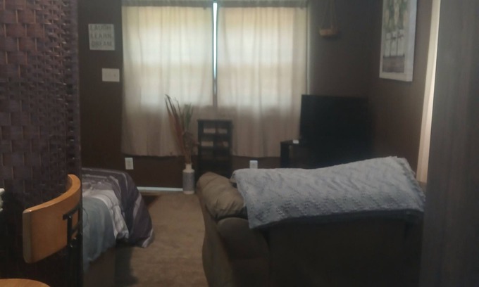 Southeast Raleigh Apartamento | Cozy studio with WiFi and AC in charming Garner pet friendly