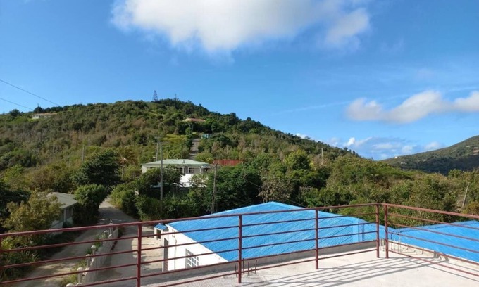 Road Town Apartamento | Cozy Studio4 in serene Tortola with AC, WiFi. Enjoyable getaway with Sunset View
