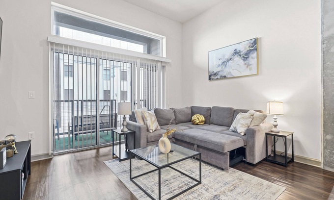 Central Business District Apartamento | Cozy & Stylish 1BR Private balcony, Pool & Gym