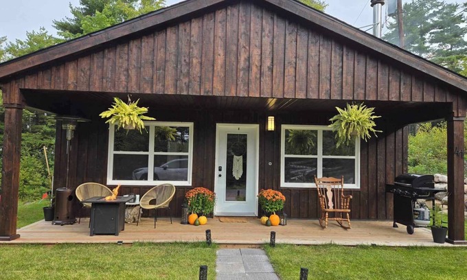 Smiths Corner Cabina | Cozy, stylish, and surrounded by nature; Sojourn Hideaway is the perfect getaway