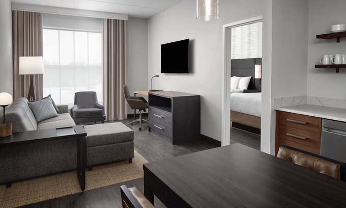 Isle of Palms Hotel | Cozy Suite w/ Kitchen, Heated Pool, & Free Shuttle to Mayo Clinic – Free Parking