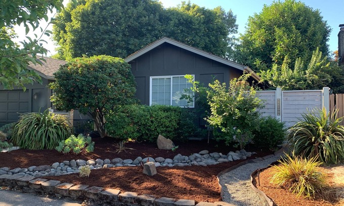 Eugene Apartamento | Cozy suite with a private courtyard