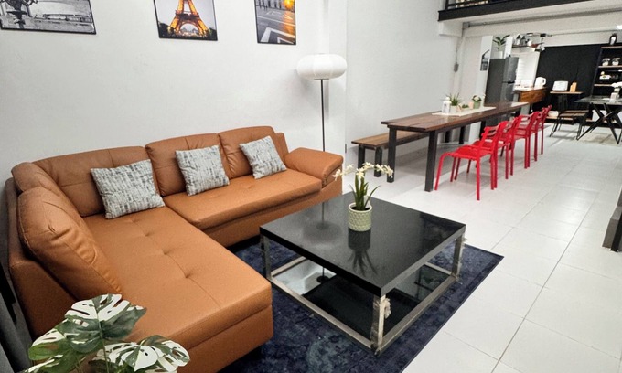 Sukhumvit Casa | Cozy Sukhumvit House, suit to big group. Near BTS phrakanong.
