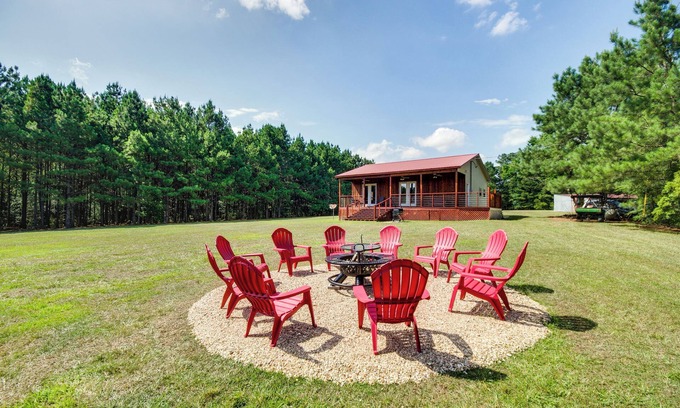Summit Cabina | Cozy Summit Cabin w/ Hiking Trails & Fishing Pond!