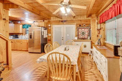 Tellico Plains Casa | Cozy Tellico Plains Cabin with Large Mountain Creek!