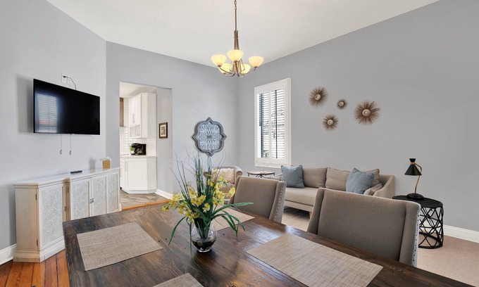 Thomas Square Apartamento | Cozy Three-Bed Apartment Steps to Thomas Square