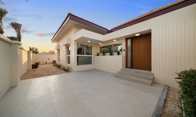Al Mankhool Casa | Cozy Three Bedroom House