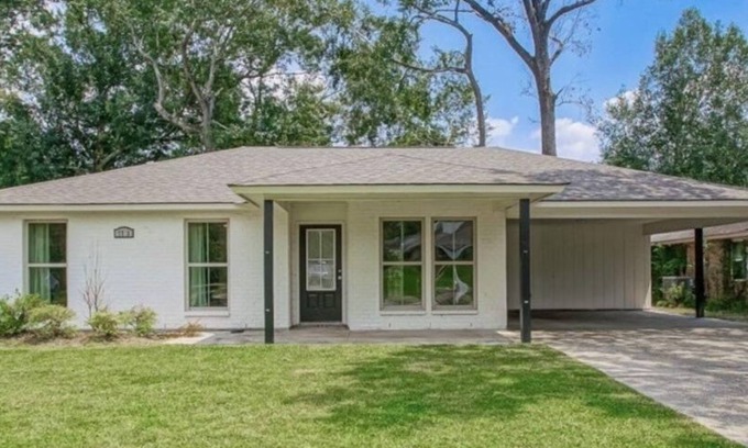 Old Jefferson Casa | Cozy three bedroom two bath minutes away from anything desire in Baton Rouge