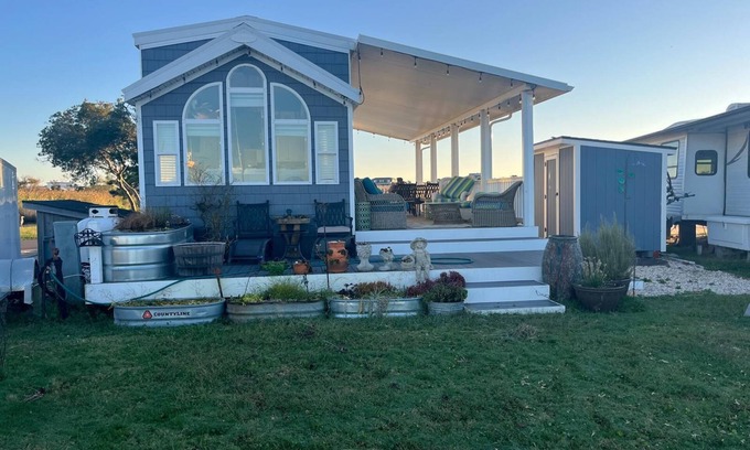 Sandbridge Casa | Cozy TINY HOME in Sandbridge by the bay and so close to the beach!