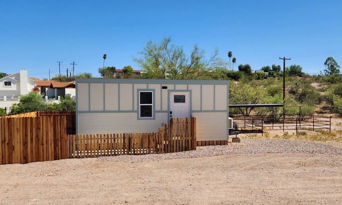 Wickenburg Apartamento | Cozy Tiny home in the heart of ropers paradise.